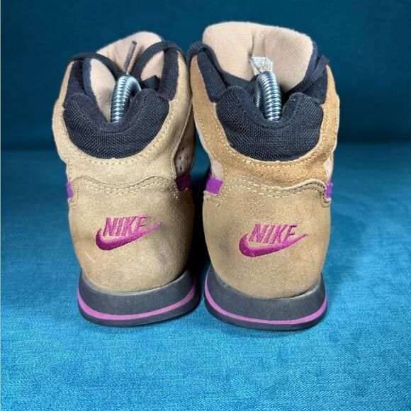 Size 7.5M/9Women - Nike Vintage Caldera boots - Picture 2 of 6